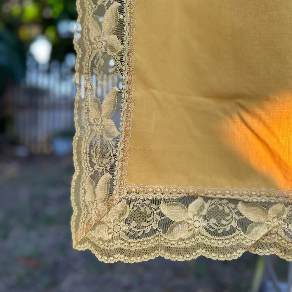 Vintage Yellow Lace Tablecloth Cottagecore Floral Lace Border 65” x 44”
